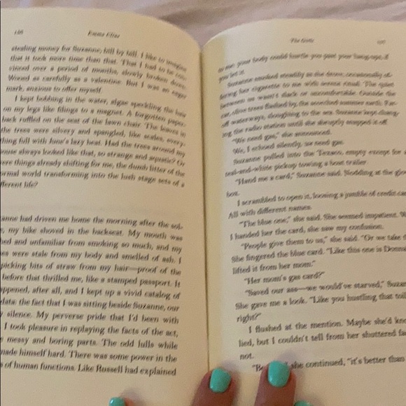 The girls a novel from Emma Eline - Picture 5 of 6